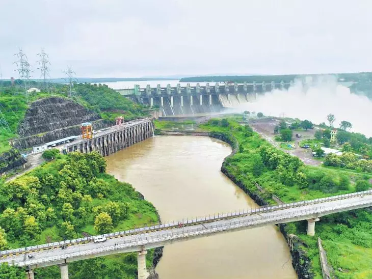 Bhopal: भारी बारिश के अलर्ट के बीच इंदिरा सागर के 12 और ओंकारेश्वर के 9 गेट खुले Bhopal: भारी बारिश के अलर्ट के बीच इंदिरा सागर के 12 और ओंकारेश्वर के 9 गेट खुले