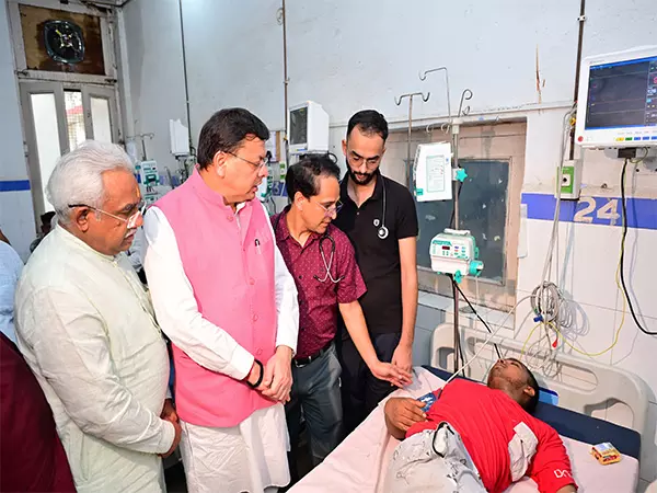 हरिद्वार भगदड़: सीएम धामी ने जताई संवेदना, घायलों को मदद का भरोसा हरिद्वार भगदड़: सीएम धामी ने जताई संवेदना, घायलों को मदद का भरोसा