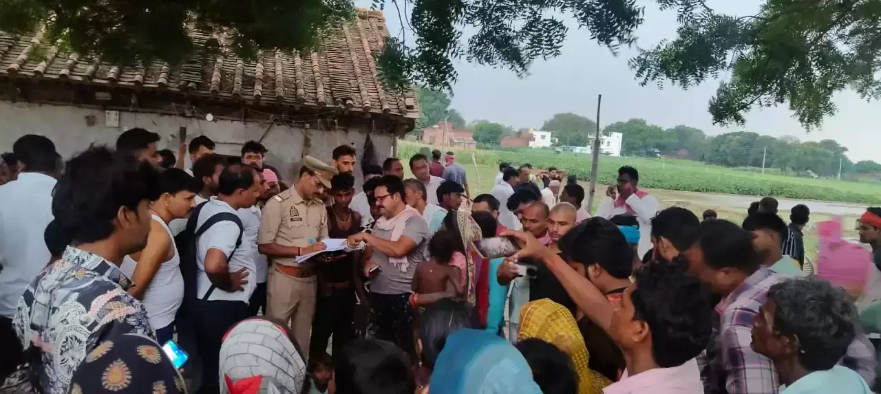 Jaunpur: करंट हादसे में मां-बेटे की दर्दनाक मौत Jaunpur: करंट हादसे में मां-बेटे की दर्दनाक मौत