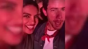 प्रियंका चोपड़ा और निक जोनास ने ब्लैकपिंक कॉन्सर्ट को बनाया यादगार प्रियंका चोपड़ा और निक जोनास ने ब्लैकपिंक कॉन्सर्ट को बनाया यादगार
