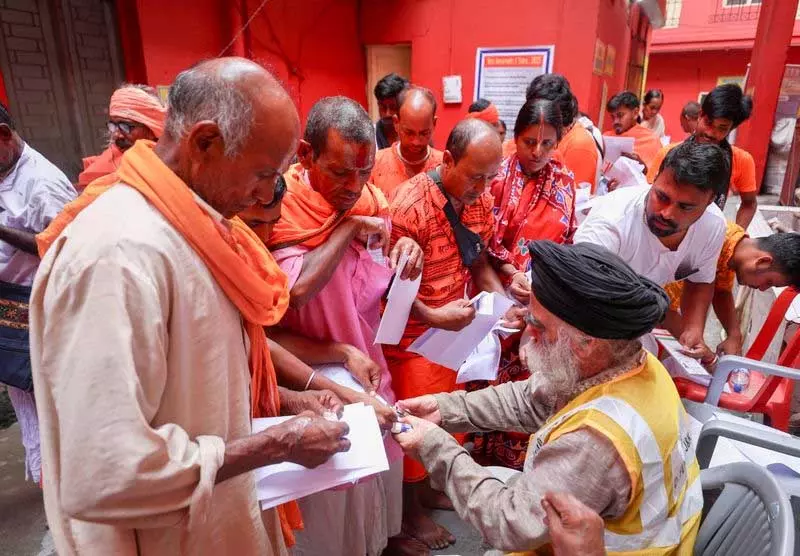 2,300 से अधिक अमरनाथ तीर्थयात्री Jammu आधार शिविर से रवाना 2,300 से अधिक अमरनाथ तीर्थयात्री Jammu आधार शिविर से रवाना