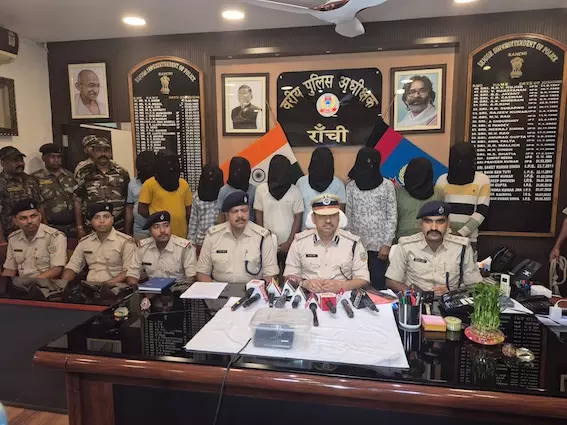 Ranchi: लाखों की डकैती में शामिल 9 अपराधी गिरफ्तार Ranchi: लाखों की डकैती में शामिल 9 अपराधी गिरफ्तार