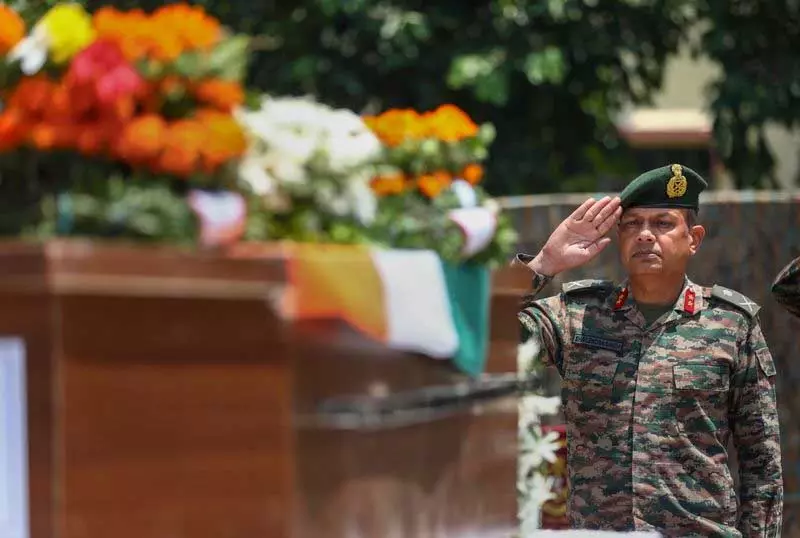 Jammu: बारूदी सुरंग विस्फोट में शहीद हुए अग्निवीर को श्रद्धांजलि अर्पित की गई Jammu: बारूदी सुरंग विस्फोट में शहीद हुए अग्निवीर को श्रद्धांजलि अर्पित की गई