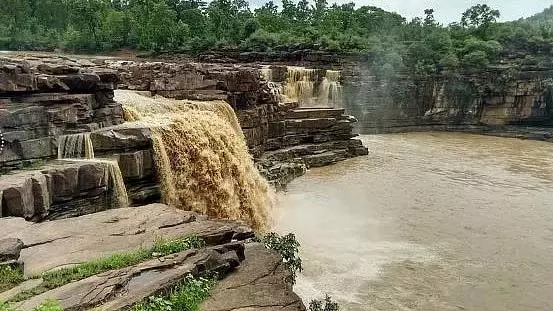 इस मानसून में मध्य प्रदेश के युवा अनजान जगहों का रुख कर रहे हैं इस मानसून में मध्य प्रदेश के युवा अनजान जगहों का रुख कर रहे हैं