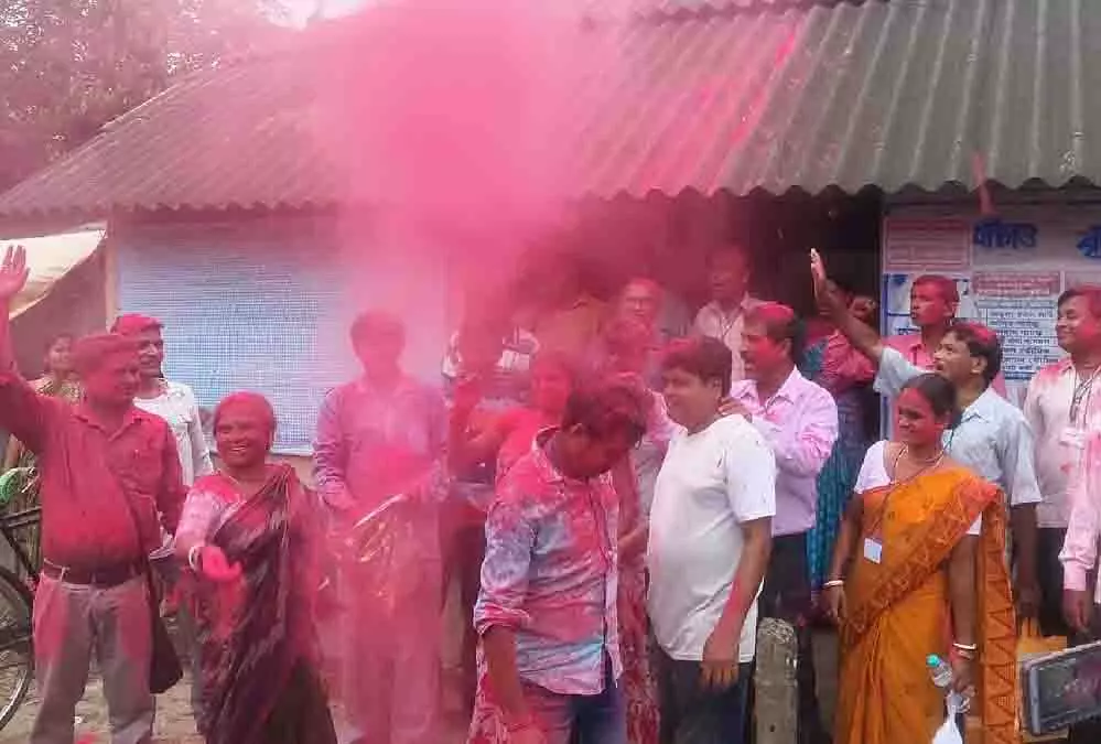 सहकारी चुनावों में तृणमूल की हार, वाम दलों ने सभी सीटें जीतीं सहकारी चुनावों में तृणमूल की हार, वाम दलों ने सभी सीटें जीतीं