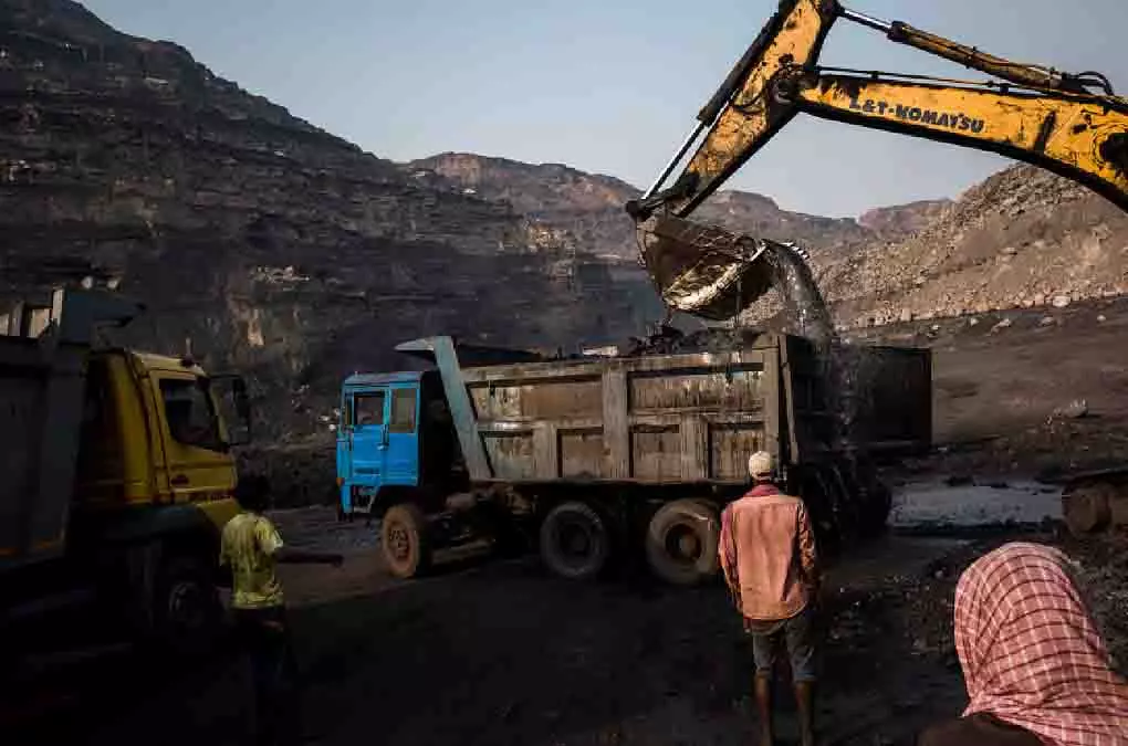राज्य की सबसे बड़ी कल्याणेश्वरी कोयला खदान परियोजना कुल्टी में राज्य की सबसे बड़ी कल्याणेश्वरी कोयला खदान परियोजना कुल्टी में