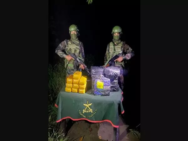 असम राइफल्स ने मिजोरम के Zokhawthar में 40 करोड़ रुपये की ड्रग्स जब्त की असम राइफल्स ने मिजोरम के Zokhawthar में 40 करोड़ रुपये की ड्रग्स जब्त की