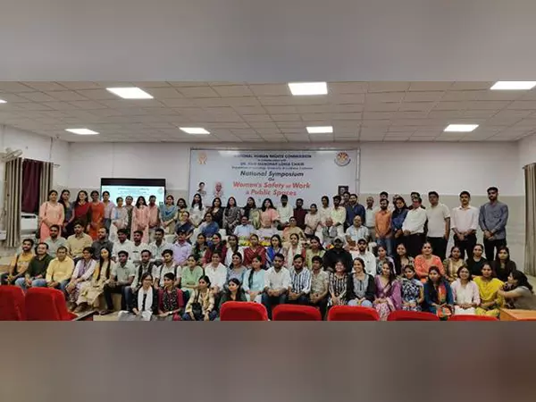 लखनऊ विश्वविद्यालय में महिला सुरक्षा पर NHRC संगोष्ठी लखनऊ विश्वविद्यालय में महिला सुरक्षा पर NHRC संगोष्ठी