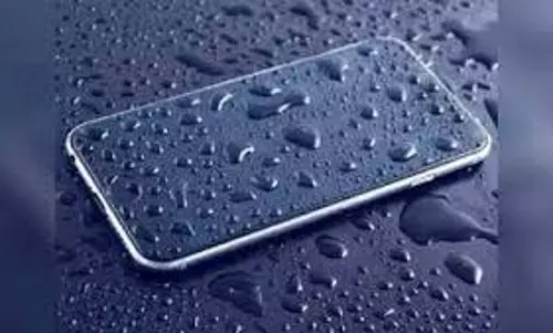 Technology: बारिश में भीग गया आपका फ़ोन,घबराएँ नहीं, ये आसान घरेलू उपाय आज़माएँ