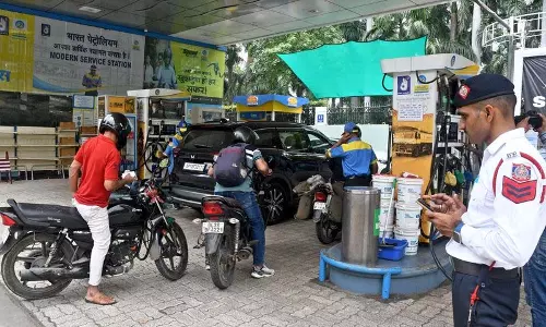 पुराने वाहनों पर पूर्ण प्रतिबंध के खिलाफ सरकार सर्वोच्च न्यायालय पहुंची पुराने वाहनों पर पूर्ण प्रतिबंध के खिलाफ सरकार सर्वोच्च न्यायालय पहुंची