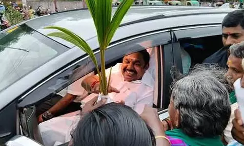 Tamil Nadu : नमक्कल में एडप्पादी पलानीस्वामी का स्वागत किया गया Tamil Nadu : नमक्कल में एडप्पादी पलानीस्वामी का स्वागत किया गया