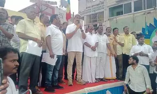 PMK नेता अंबुमणि दूसरे दिन भी पदयात्रा पर PMK नेता अंबुमणि दूसरे दिन भी पदयात्रा पर