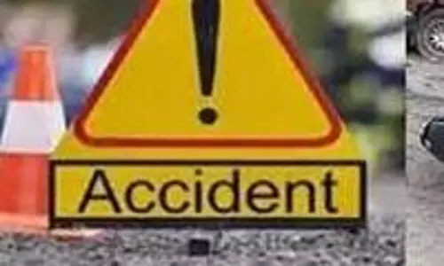 Noida: तेज रफ्तार BMWने स्कूटर सवार को मारी टक्कर, एक की मौत, दो घायल Noida: तेज रफ्तार BMWने स्कूटर सवार को मारी टक्कर, एक की मौत, दो घायल