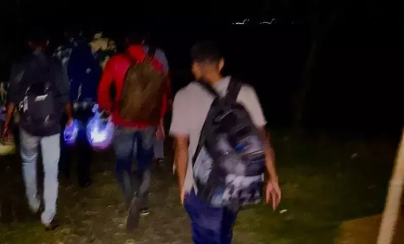 Assam ने दक्षिण सलमारा से 8 अवैध बांग्लादेशी प्रवासियों को वापस खदेड़ा Assam ने दक्षिण सलमारा से 8 अवैध बांग्लादेशी प्रवासियों को वापस खदेड़ा
