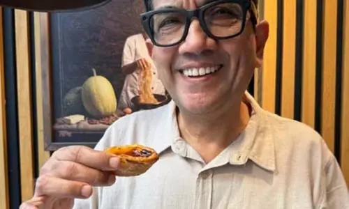 नेशनल पेरेंट्स डे: संजीव कपूर ने माता-पिता को किया याद, बोले- आपका प्यार मेरी सबसे बड़ी ताकत नेशनल पेरेंट्स डे: संजीव कपूर ने माता-पिता को किया याद, बोले- आपका प्यार मेरी सबसे बड़ी ताकत