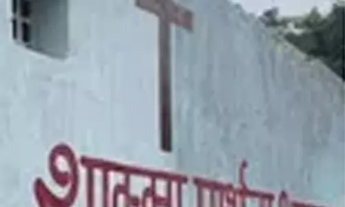 फोर्स पहुंची WRS कॉलोनी में, प्रार्थना सभा को लेकर हंगामा