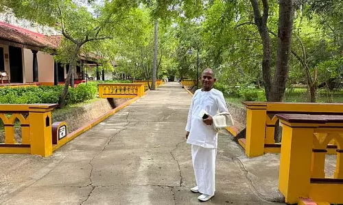 संगीतकार इलियाराजा एक संगीत कार्यक्रम के लिए गंगईकोंडा चोलपुरम पहुँचे