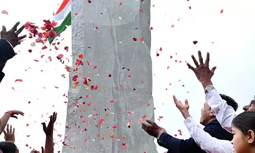 युद्ध नायकों को श्रद्धांजलि: शहीदों के सम्मान में हीरो स्टोन