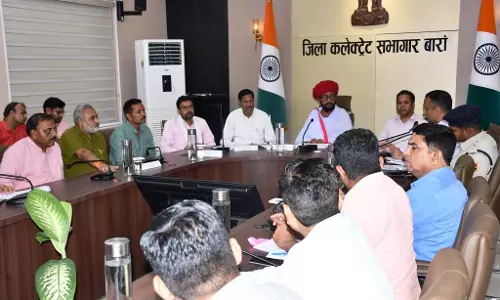 Jaipur: प्रभारी मंत्री ने जनहित कार्यों की प्रगति को लेकर दिए सख्त निर्देश