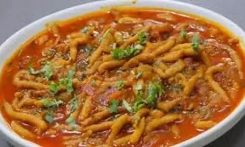 Sev Tamatar Bhaji:  हरी सब्जियों से बोर हो गए हैं तो आज ही ट्राई करें ये मसालेदार डिश