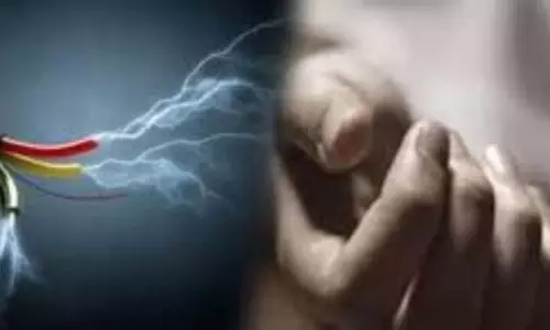 बिजली कर्मचारी समेत 2 की मौत, करंट की चपेट में आए दोनों
