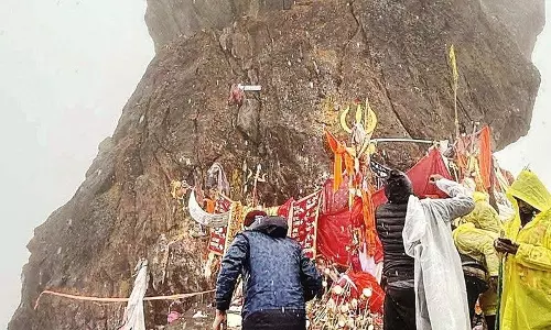 Shrikhand Yatra में श्रद्धालुओं की संख्या में गिरावट