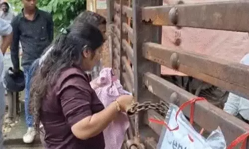 सख्ती दिखी आबकारी आरक्षक भर्ती परीक्षा में, दुपट्टा, बेल्ट और जूते भी उतरवाए गए सख्ती दिखी आबकारी आरक्षक भर्ती परीक्षा में, दुपट्टा, बेल्ट और जूते भी उतरवाए गए