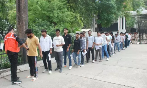 Haryana : निःशुल्क शटल सेवा, समुदाय उम्मीदवारों के मन से तनाव दूर करने में मदद करता Haryana : निःशुल्क शटल सेवा, समुदाय उम्मीदवारों के मन से तनाव दूर करने में मदद करता