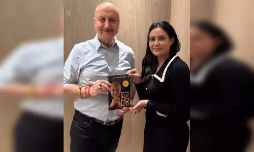 सेना की कर्नल सोफिया कुरैशी से मिले अनुपम खेर, भेंट किया विशेष उपहार