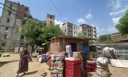 Gurugram: सत्यापन अभियान के बीच 250 प्रवासी रिहा, 10 अभी भी हिरासत में