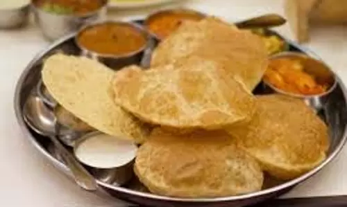 फ्लफी और क्रिस्पी पूड़ी बनाने के टिप्स, जो हर बार काम करें फ्लफी और क्रिस्पी पूड़ी बनाने के टिप्स, जो हर बार काम करें