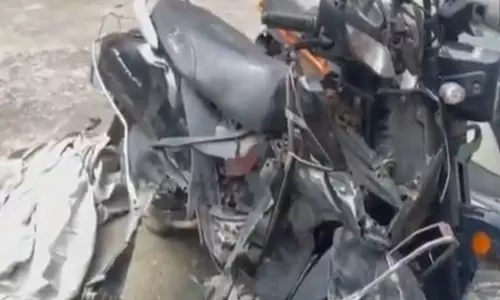 नोएडा में तेज रफ्तार कार की टक्कर से पांच साल की बच्ची की मौत