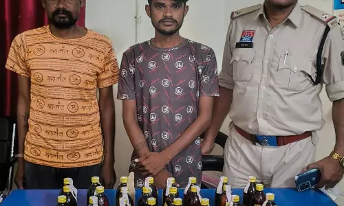 गोबरा नवापारा में दो शराब कोचिए गिरफ्तार