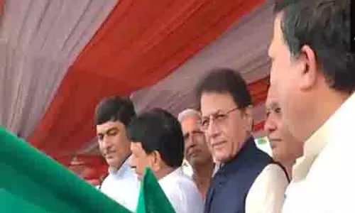 वंदे भारत एक्सप्रेस के हापुड़ ठहराव का बीजेपी सांसद और मंत्री ने किया स्वागत