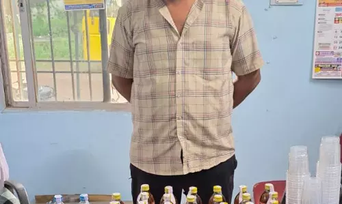 आरंग के देहात इलाके में शराब कोचिया गिरफ्तार आरंग के देहात इलाके में शराब कोचिया गिरफ्तार