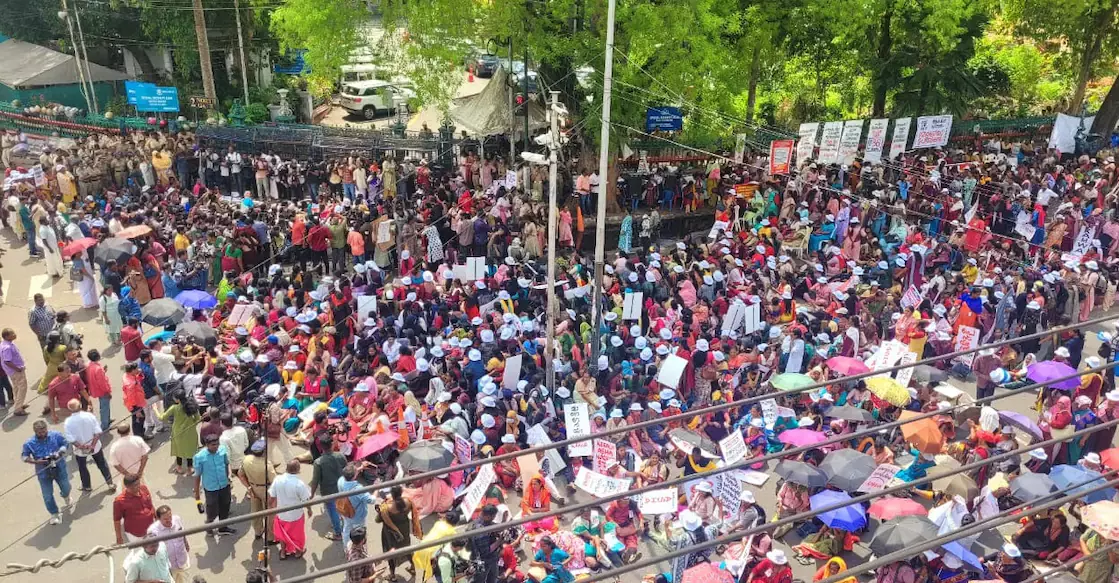 Kerala में प्रदर्शनकारी आशा कार्यकर्ताओं ने केंद्र द्वारा मासिक प्रोत्साहन राशि में बढ़ोतरी का स्वागत किया Kerala में प्रदर्शनकारी आशा कार्यकर्ताओं ने केंद्र द्वारा मासिक प्रोत्साहन राशि में बढ़ोतरी का स्वागत किया