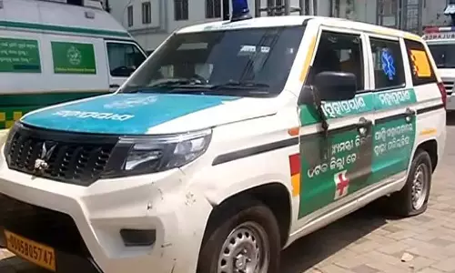 Cuttack : एससीबी मेडिकल में महाप्रयाण योजना ठप, परिजनों को परेशानी Cuttack : एससीबी मेडिकल में महाप्रयाण योजना ठप, परिजनों को परेशानी