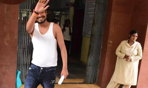 बनियान पहनकर दिए आबकारी आरक्षक भर्ती परीक्षा, नियम का कड़ाई से पालन