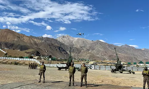 कारगिल विजय दिवस: भारतीय सेना ने निगरानी ड्रोन और लड़ाकू वाहनों का किया प्रदर्शन