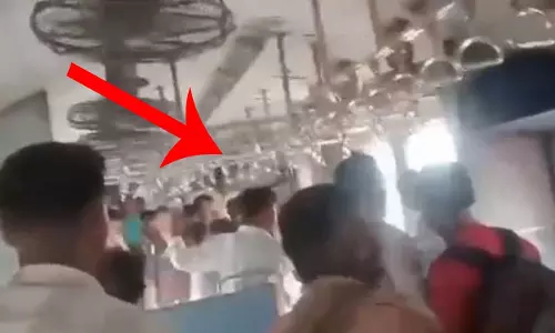 गुंडागर्दी का LIVE वीडियो, ट्रेन को भी नहीं छोड़ा