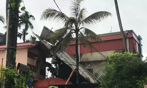 लगातार भारी बारिश: घरों को नुकसान
