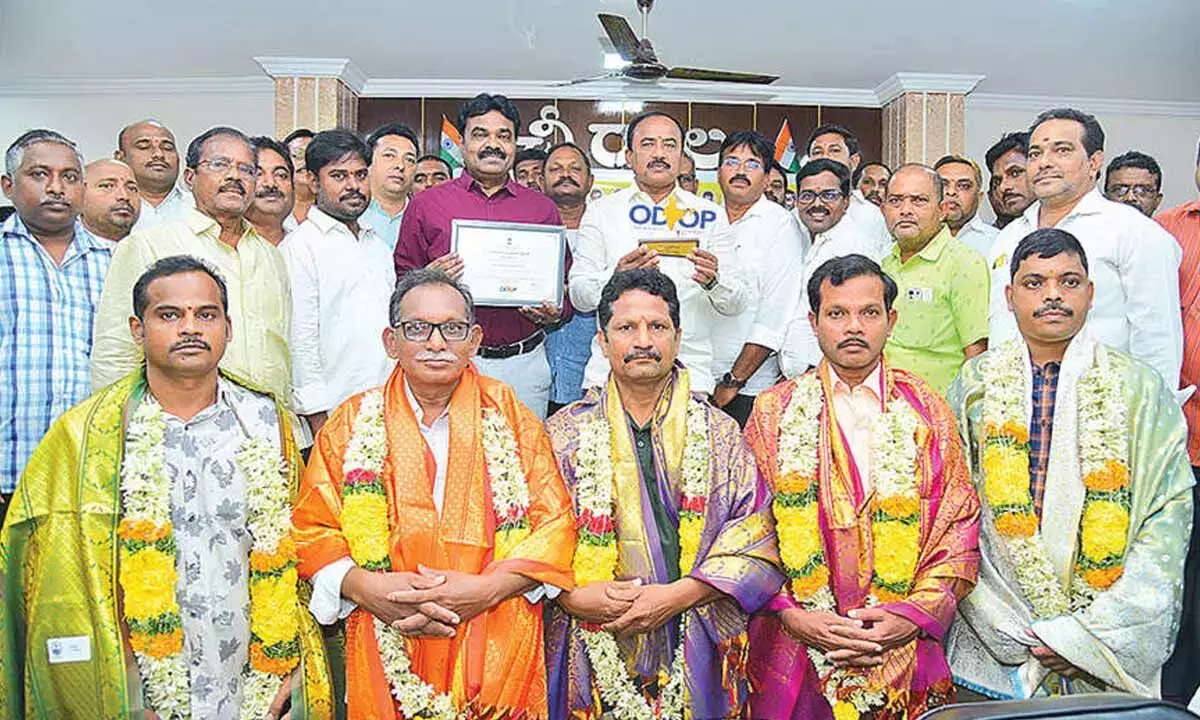 Collector ने पी4 योजना के तहत स्वर्ण परिवारों के लिए सहायता पर जोर दिया