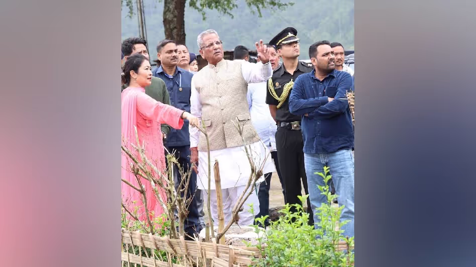 Sikkim के राज्यपाल ने टेमी चाय बागान के दौरे के दौरान पर्यटन और नवाचार को बढ़ावा Sikkim के राज्यपाल ने टेमी चाय बागान के दौरे के दौरान पर्यटन और नवाचार को बढ़ावा