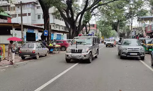 लिवर की समस्या: युवती को एयरलिफ्ट कर मुंबई लाया गया लिवर की समस्या: युवती को एयरलिफ्ट कर मुंबई लाया गया