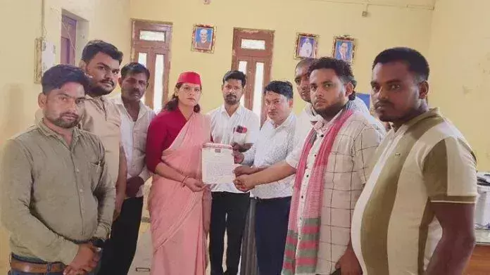 Kanpur: सत्ता बदलेगी तो ही खत्म होगी बिजली समस्या: रचना सिंह Kanpur: सत्ता बदलेगी तो ही खत्म होगी बिजली समस्या: रचना सिंह