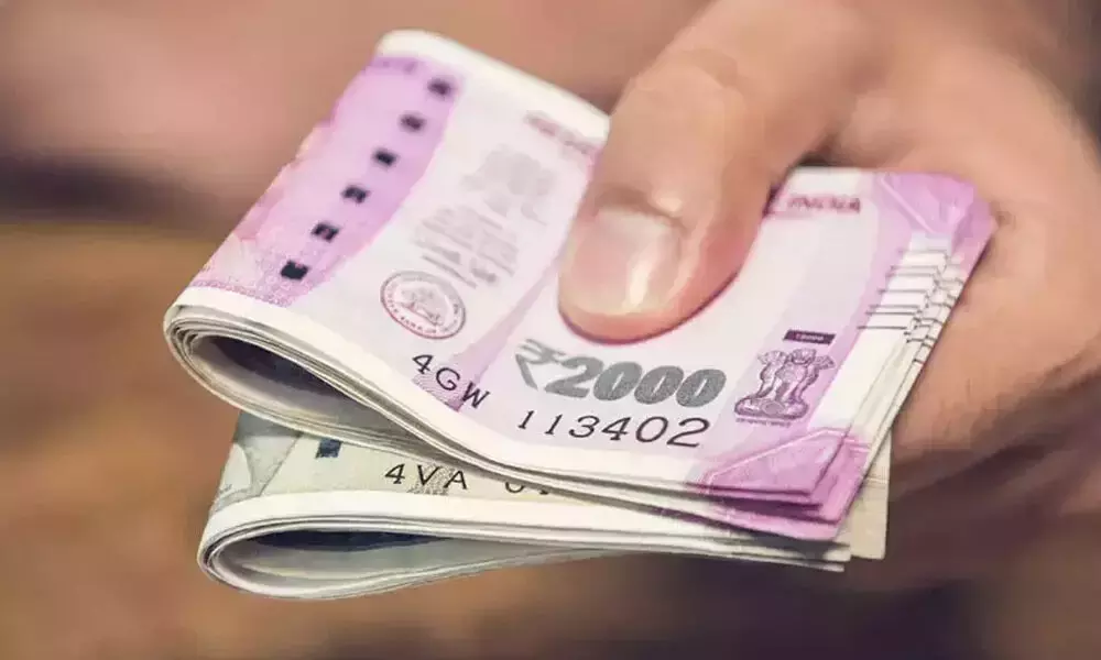 Andhra: स्थानांतरण के बाद लंबित वेतन को लेकर शिक्षकों का विरोध प्रदर्शन Andhra: स्थानांतरण के बाद लंबित वेतन को लेकर शिक्षकों का विरोध प्रदर्शन