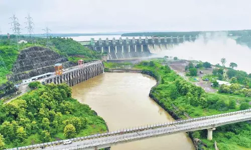 Bhopal: भारी बारिश के अलर्ट के बीच इंदिरा सागर के 12 और ओंकारेश्वर के 9 गेट खुले Bhopal: भारी बारिश के अलर्ट के बीच इंदिरा सागर के 12 और ओंकारेश्वर के 9 गेट खुले