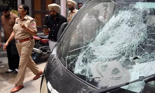 Islam Ganj में हथियारबंद युवकों द्वारा मालिक से ‘5 साल पुरानी रंजिश’ को लेकर घर पर हमला करने के बाद तनाव Islam Ganj में हथियारबंद युवकों द्वारा मालिक से ‘5 साल पुरानी रंजिश’ को लेकर घर पर हमला करने के बाद तनाव