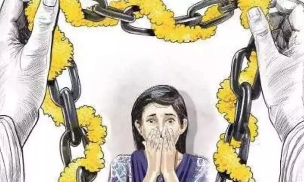 Andhra: बाल विवाह के बाद अस्पताल से भागी लड़की बेंगलुरु में मिली Andhra: बाल विवाह के बाद अस्पताल से भागी लड़की बेंगलुरु में मिली