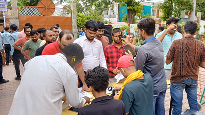 Kanpur: 65 हजार से अधिक अभ्यर्थियों ने कानपुर में दी आरओ-एआरओ परीक्षा